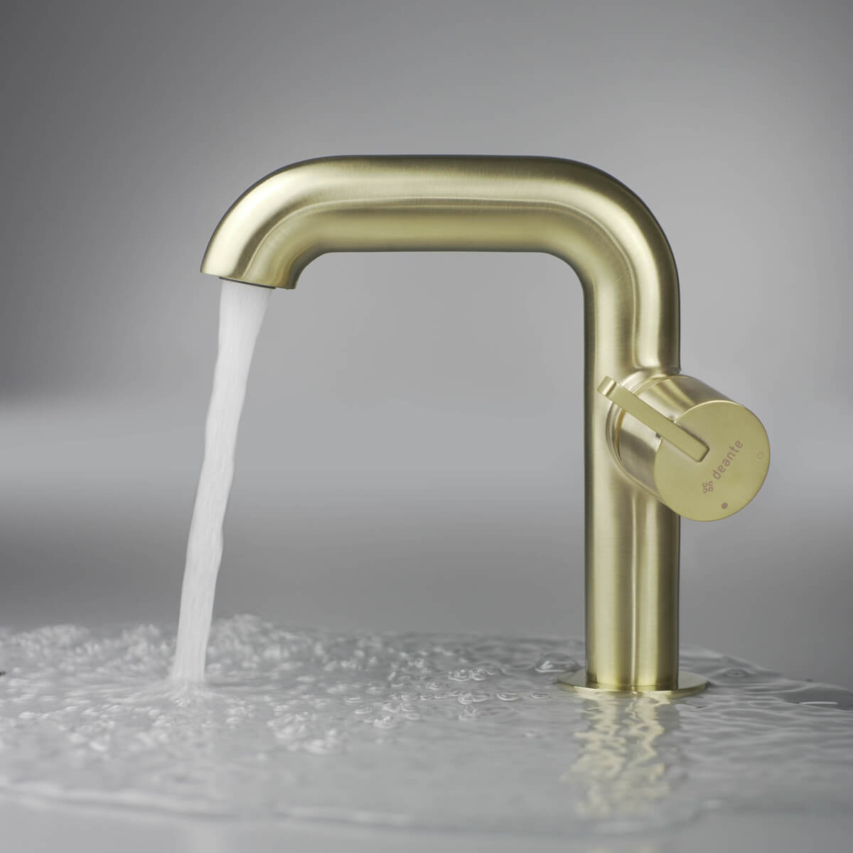 Harjatud-kuld-valamusegisti-Deante-Silia-17-cm,-messing-näidis