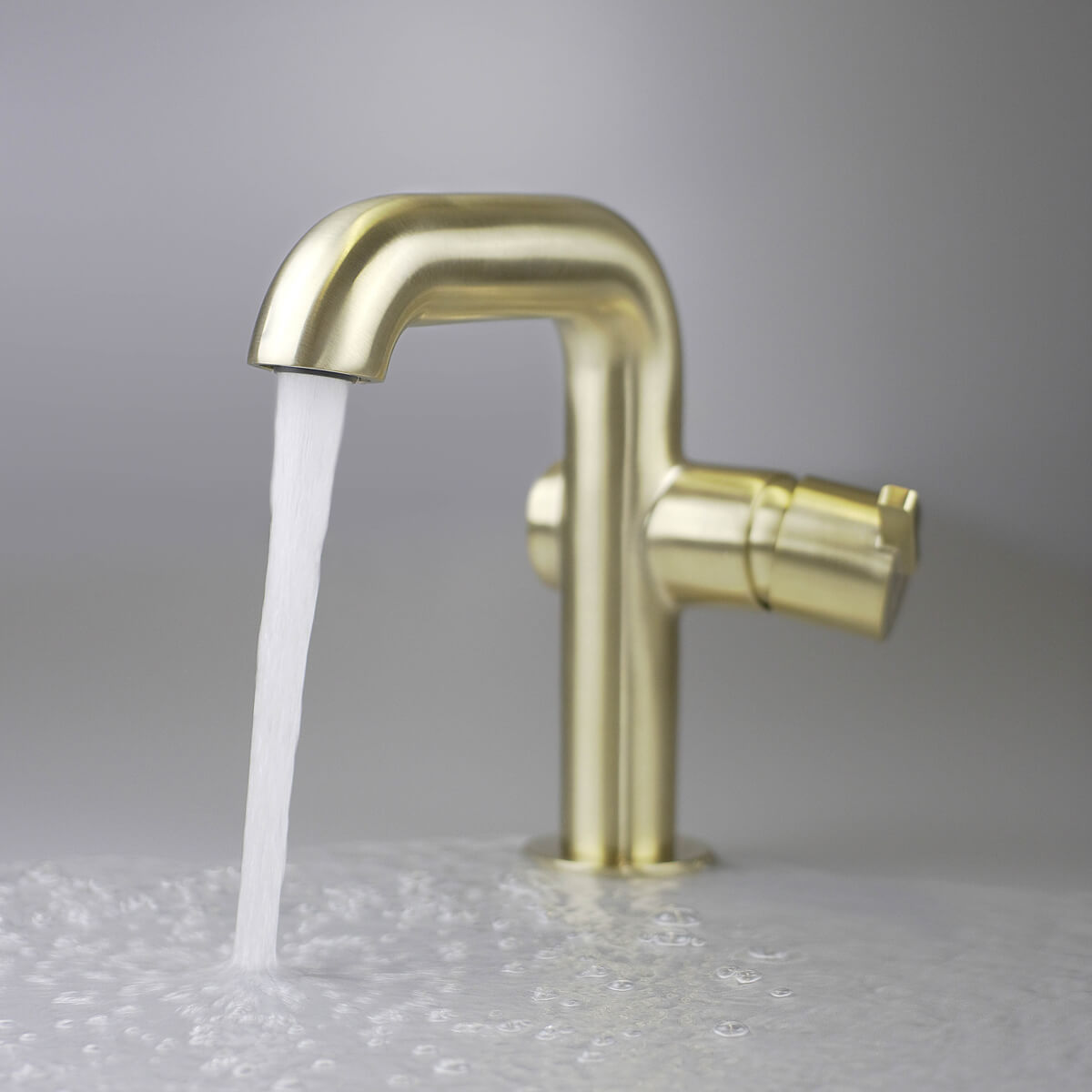 Harjatud-kuld-valamusegisti-Deante-Silia-17-cm,-messing-näidis1