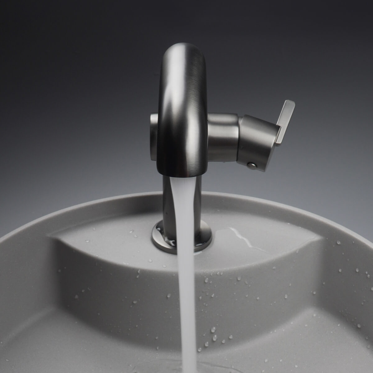 Titaanium-valamusegisti-Deante-Silia-17-cm,-messing-näidis