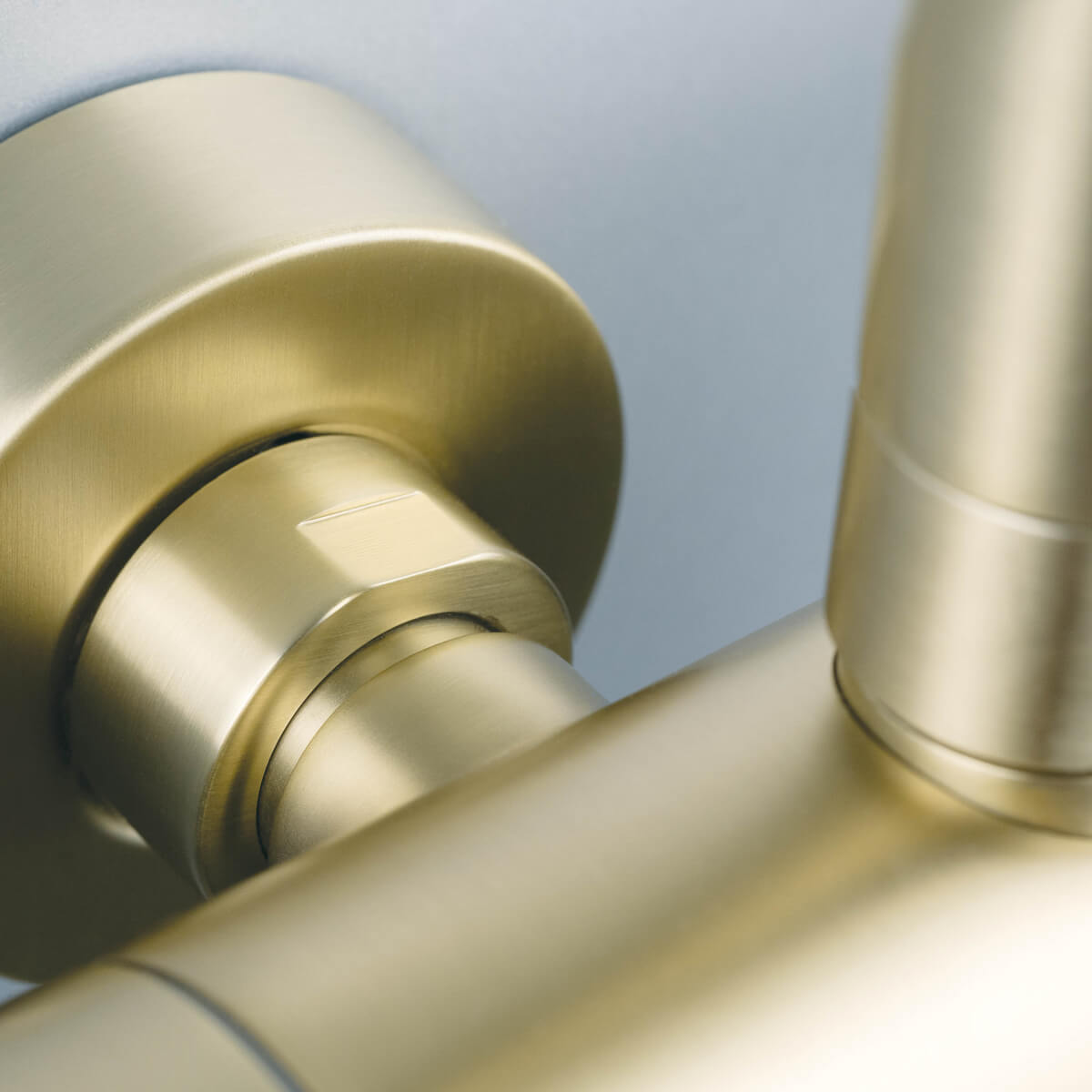 Dušikomplekt-koos-segistiga-Deante-Arnika,-harjatud-kuld-2