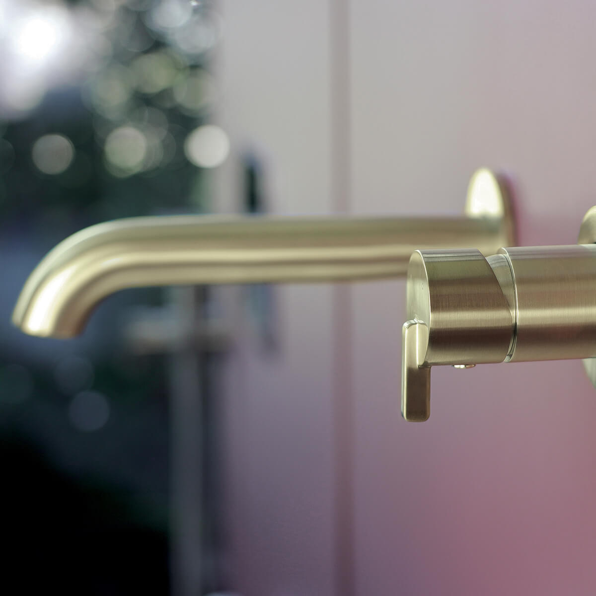 Harjatud-kuld-seinapealne-valamusegisti-Deante-Silia-20.8-cm,-messing-2