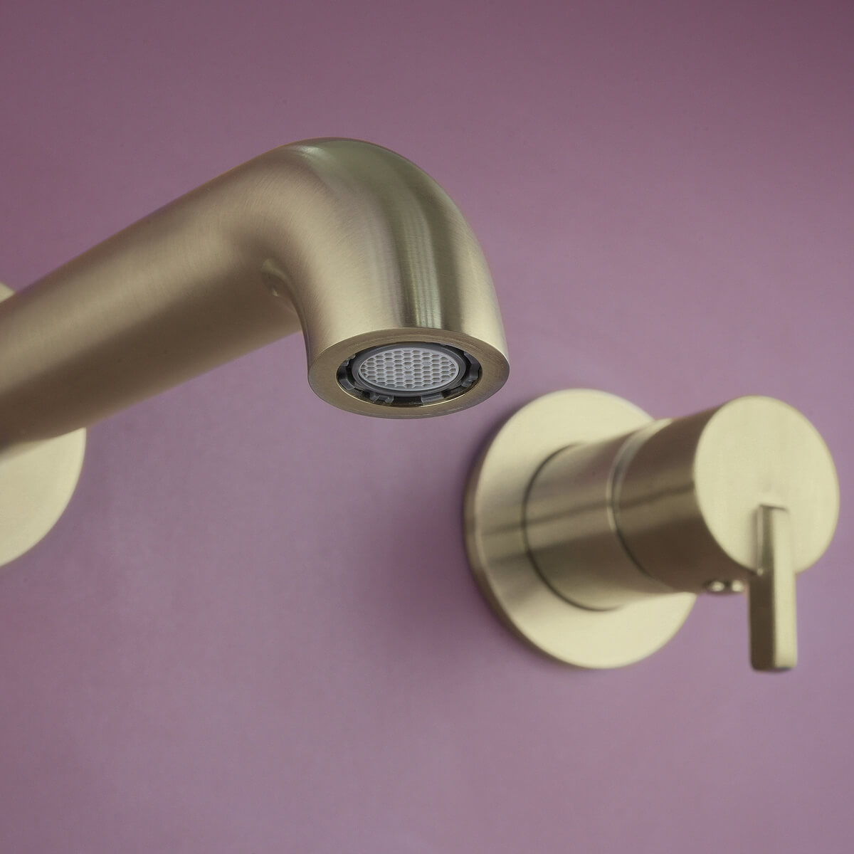 Harjatud-kuld-seinapealne-valamusegisti-Deante-Silia-20.8-cm,-messing-3