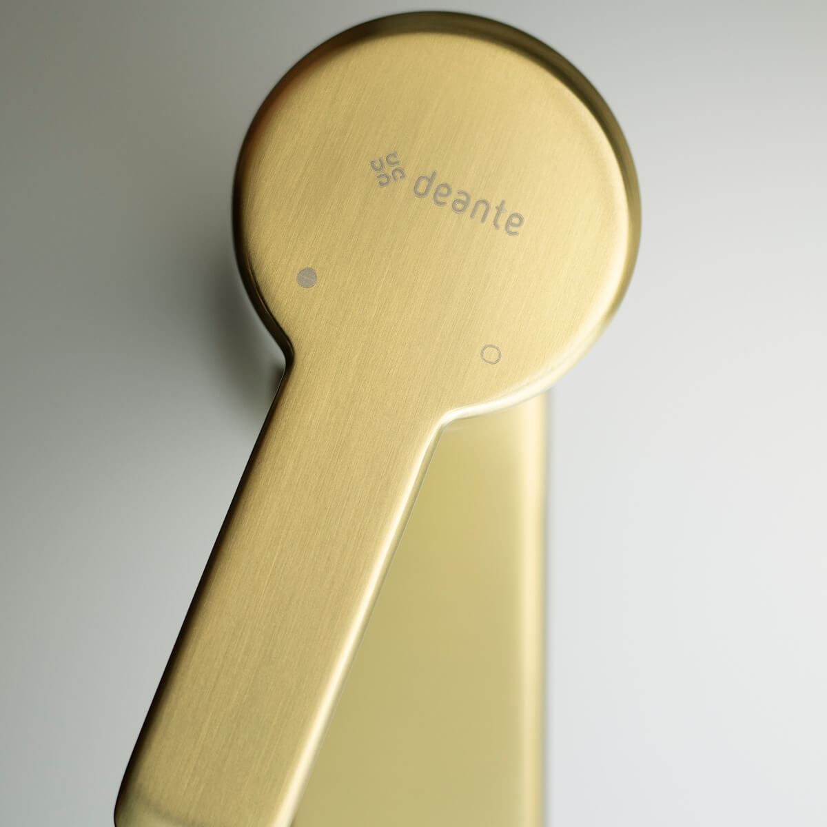 Harjatud-kuld-valamusegisti-Deante-Arnika-17.1-cm,-messing-3