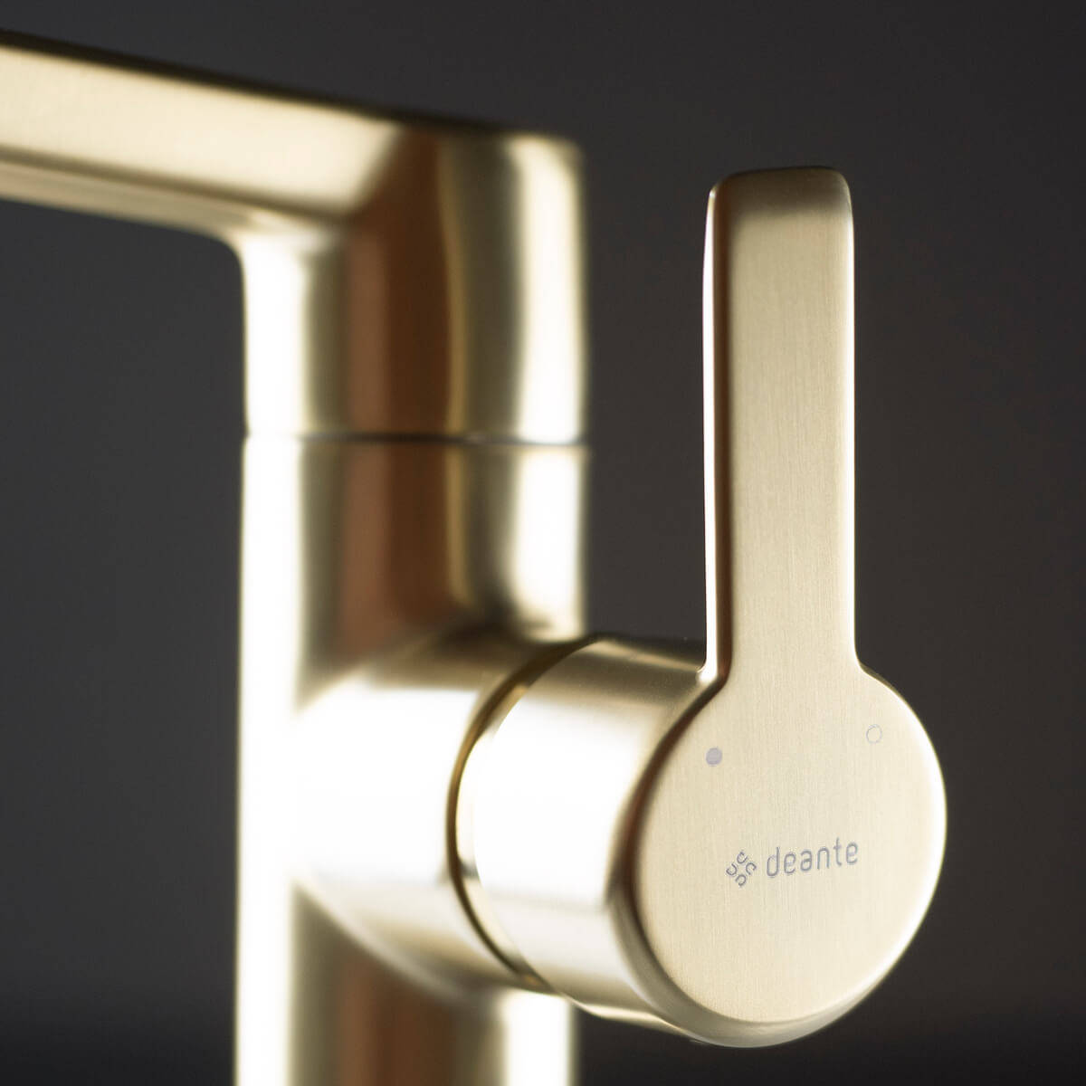 Harjatud-kuld-valamusegisti-Deante-Arnika-25.9-cm,-messing-1