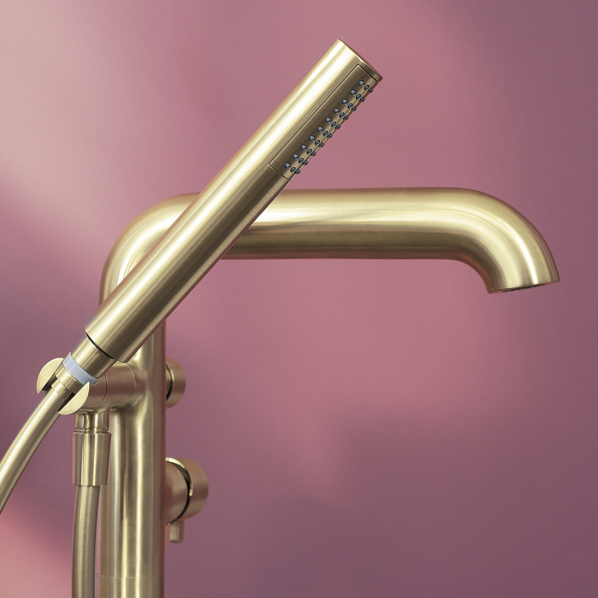 Põrandapealne-vannisegisti-Deante-Silia-II,-harjatud-kuld1