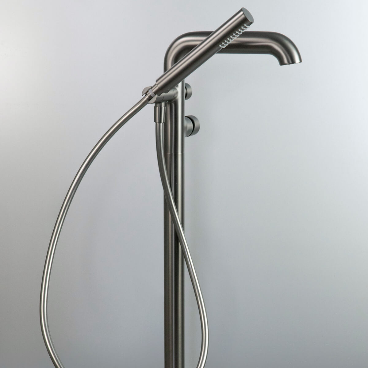 Põrandapealne-vannisegisti-Deante-Silia-II,-titaanium1