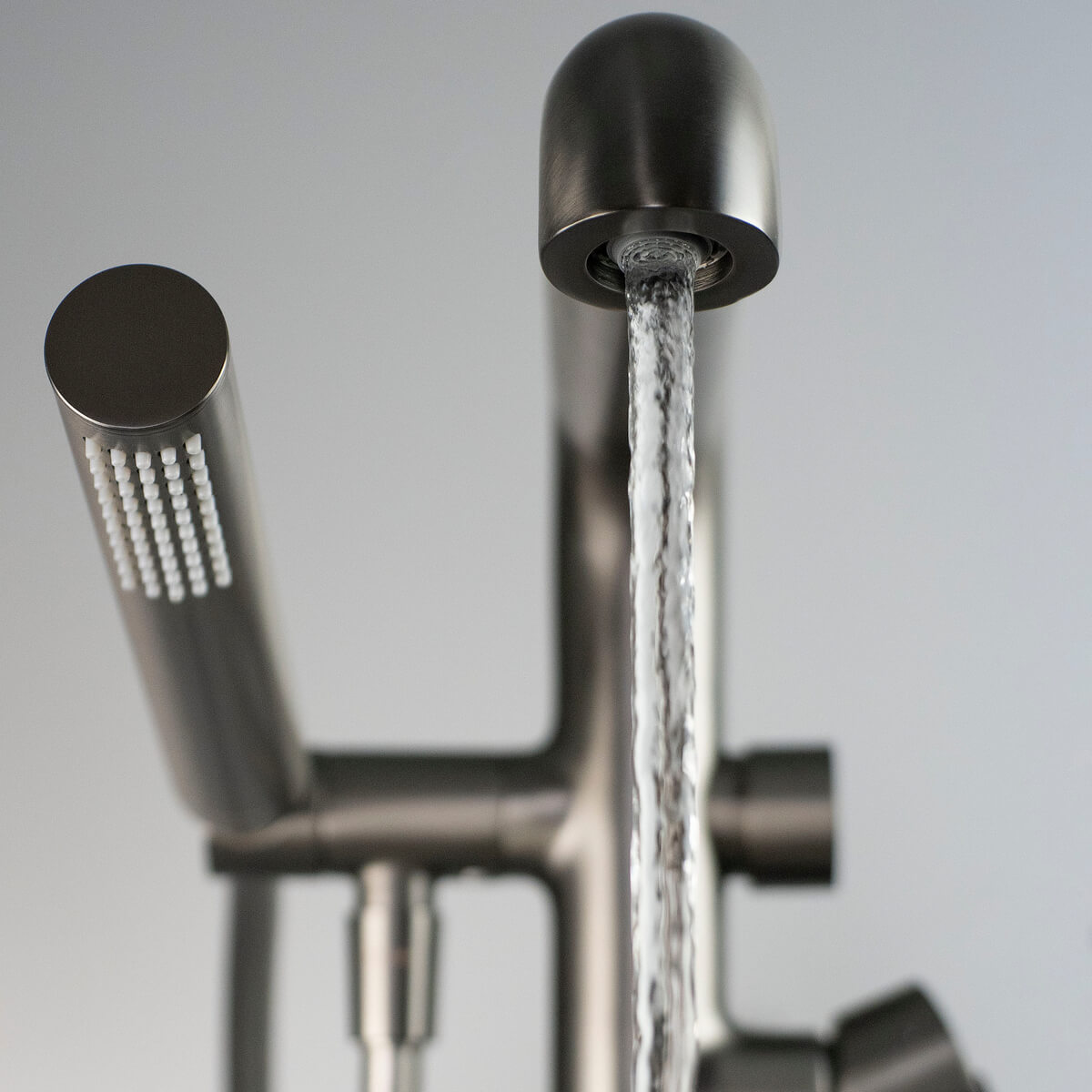 Põrandapealne-vannisegisti-Deante-Silia-II,-titaanium2