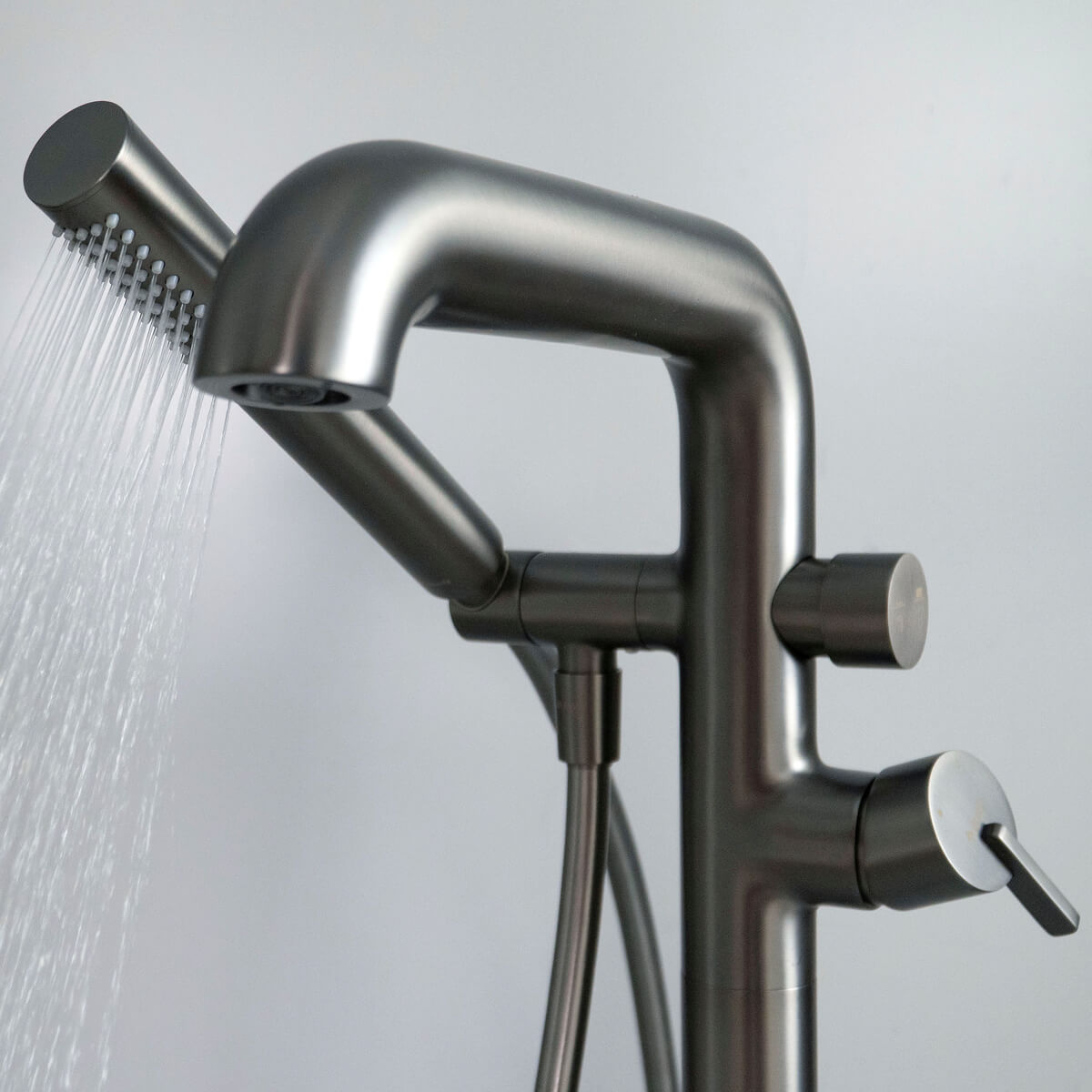 Põrandapealne-vannisegisti-Deante-Silia-II,-titaanium3