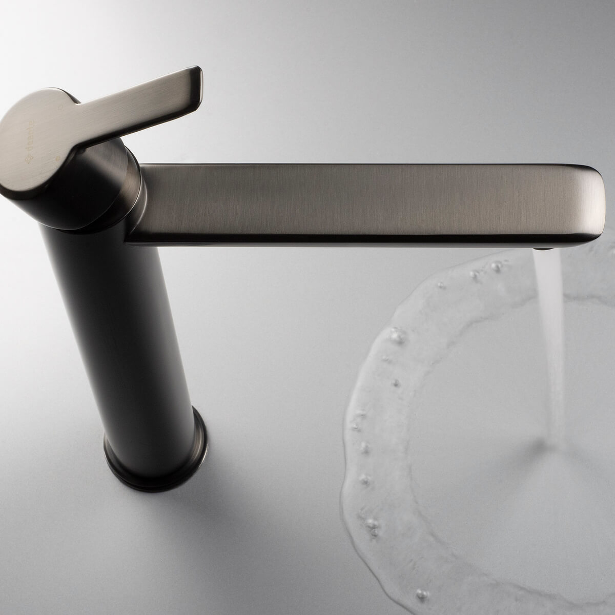 Titaanium-valamusegisti-Deante-Arnika-30.2-cm,-messing-1