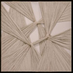 Põimunud-kanga-installatsioon-Knot-beež-80x80-cm,-raamiga
