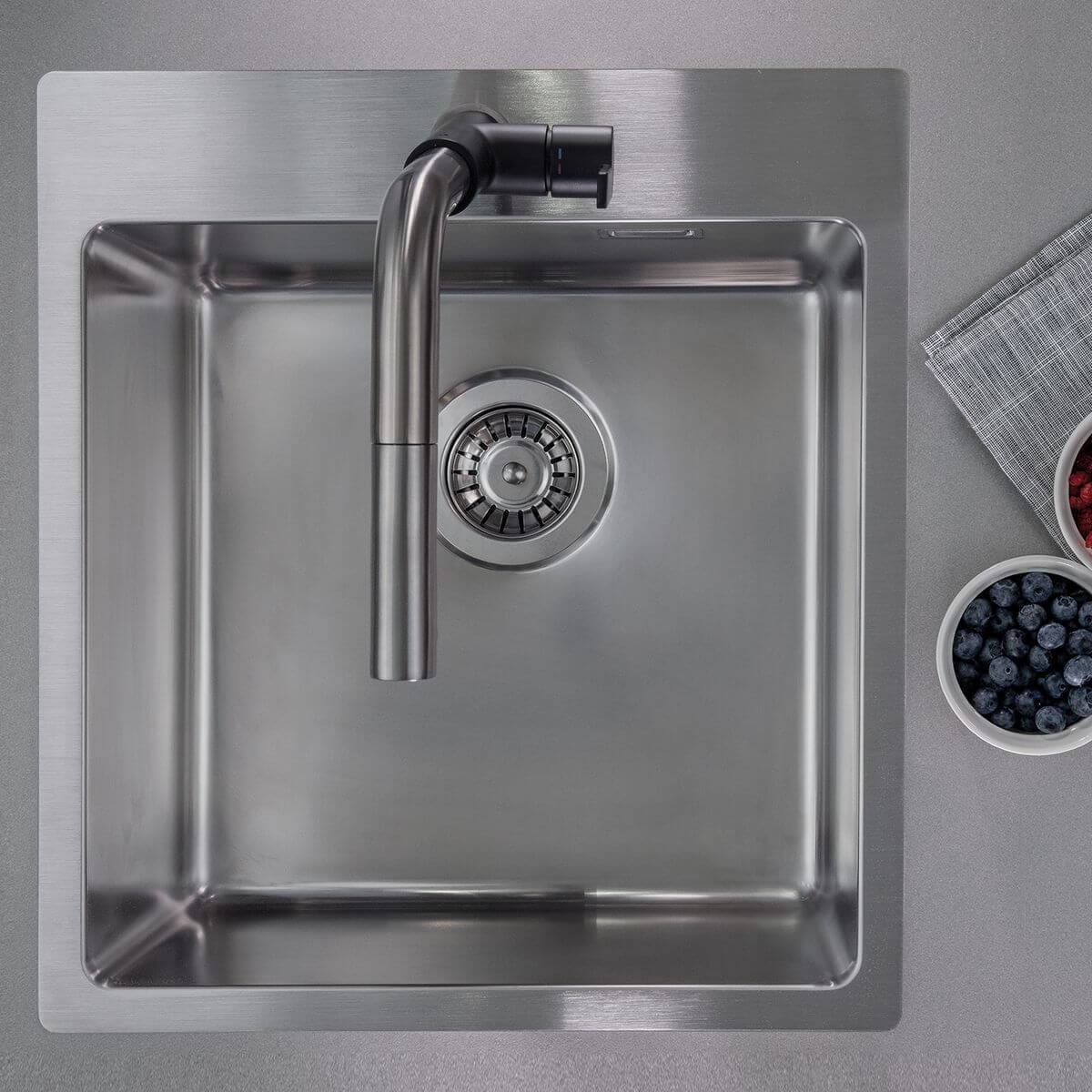 Köögivalamu-Olfato-Precious-45×50-cm,-integreeritav,-titaanium,-roostevaba-teras-2